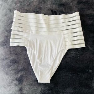 Beach Bunny M white bottoms new NOT with tags.